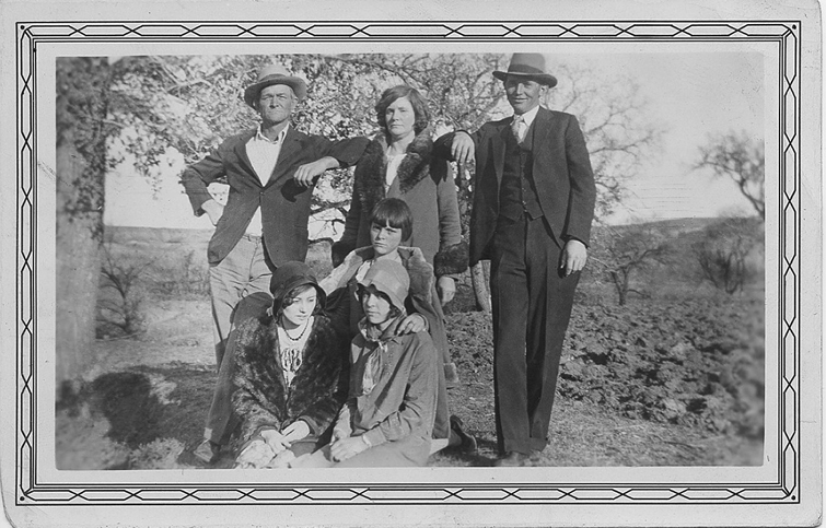 <Hardie & Ethel May Downer (standing on left) Johnie, Pauline (sitting) Billie (kneeling)>