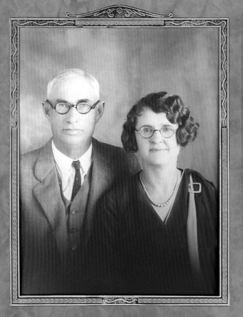 <Judge A. J. and elizabeth goodwin aunt lizzie circa 1928>