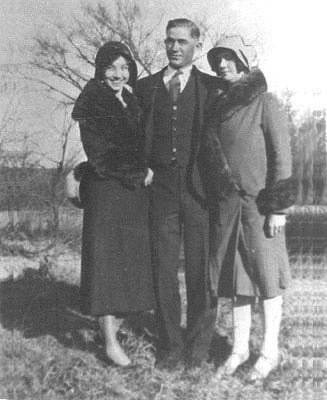 <Terry: The man in the middle with Johnie and unknown lady is Ralph Downer, oldest son of
Thomas Burton Downer and Beatrice Callaway Downer--half brother to Pat Downer.
JoAnn Downer Pennington >